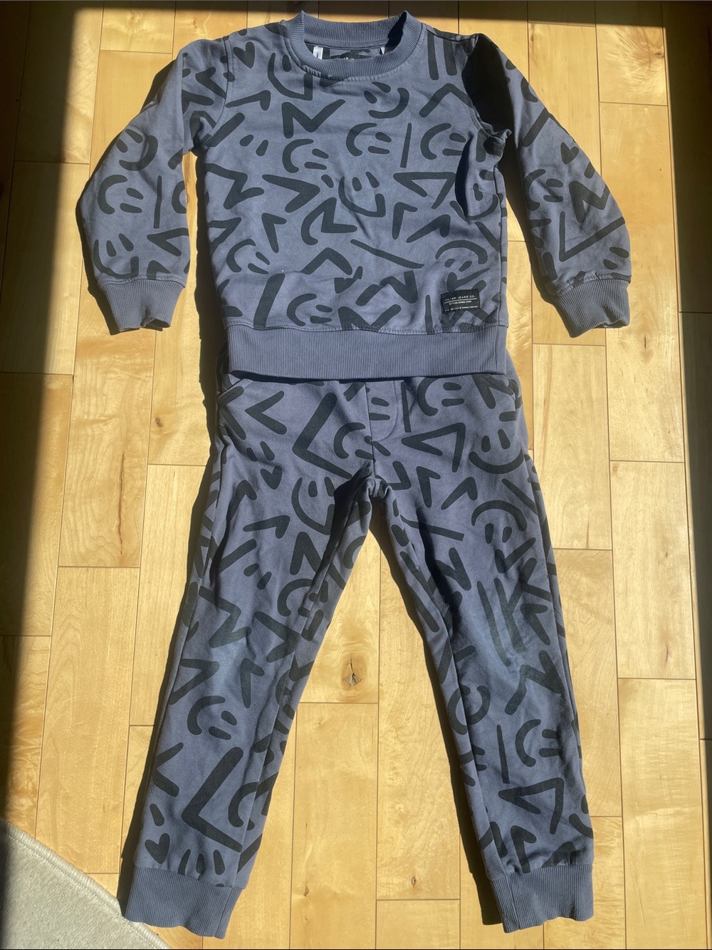 🍀Sale 4/$20 Silver Jeans sweatsuit, sz 5